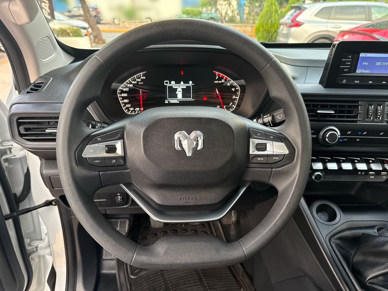 2025 RAM 1200 2.4 Tradesman Regular Cab Mt