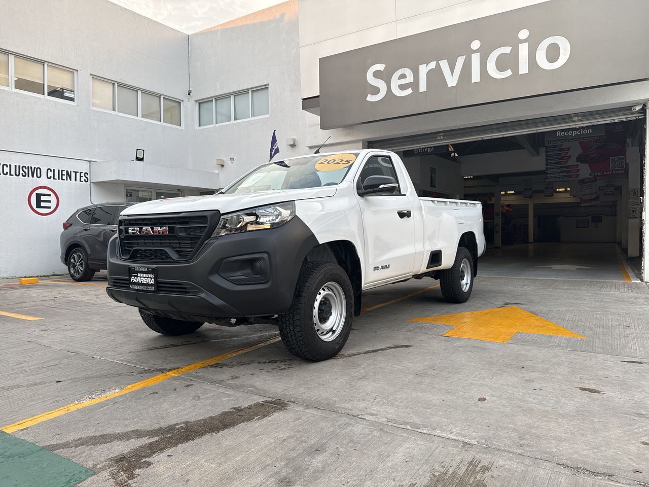 2025 RAM 1200 2.4 Tradesman Regular Cab Mt