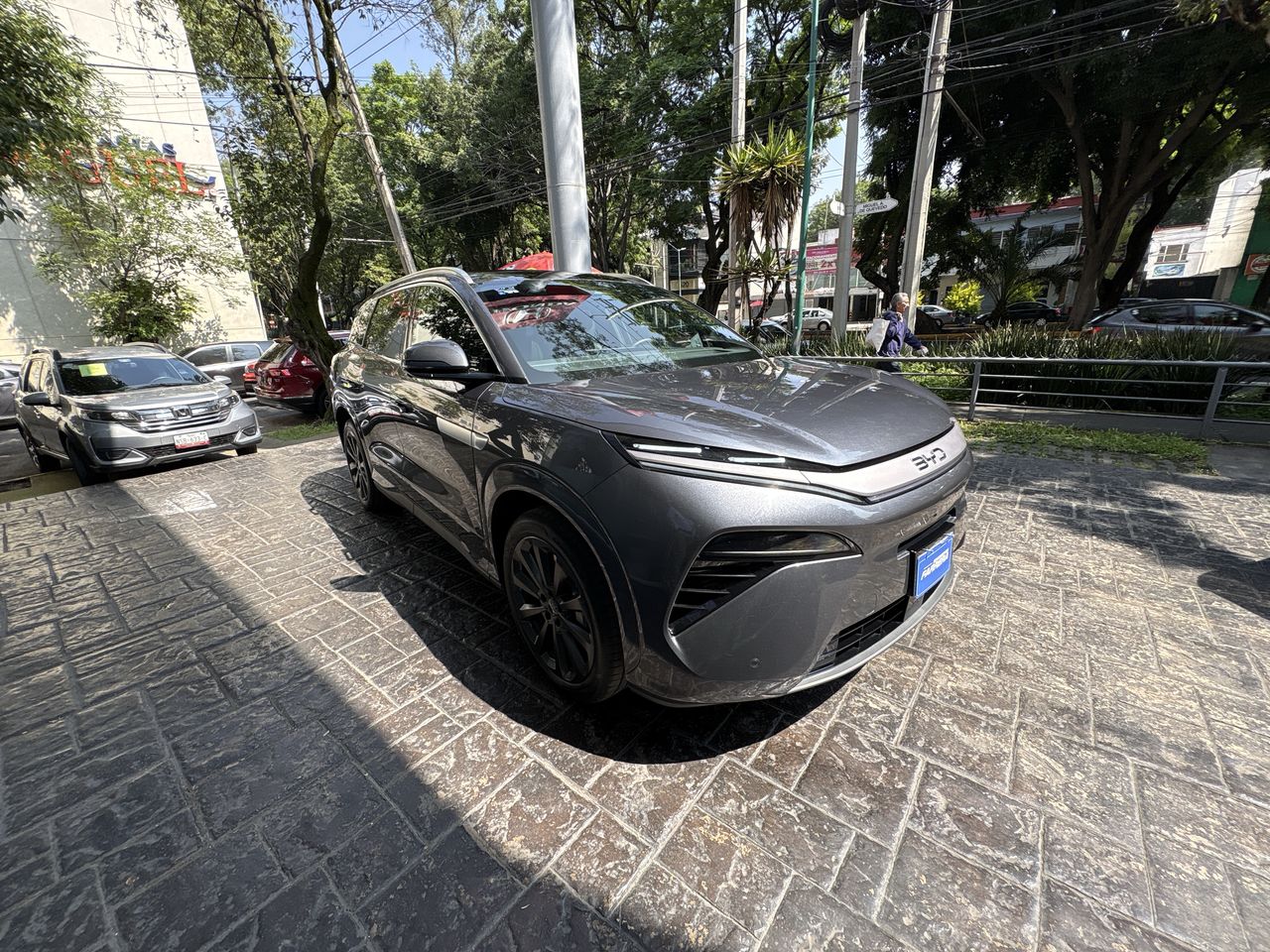 2026 BYD Atto 8 DM-p At