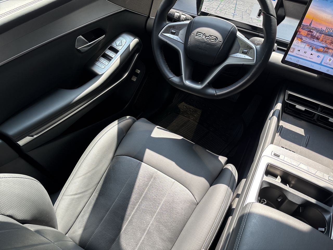 2026 BYD Atto 8 DM-p At