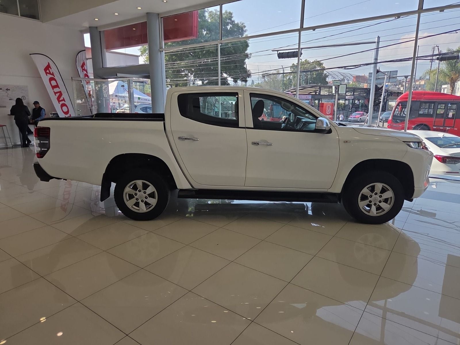 2021 Mitsubishi L200 2.4 Glx Cabina Doble 4x2 Mt