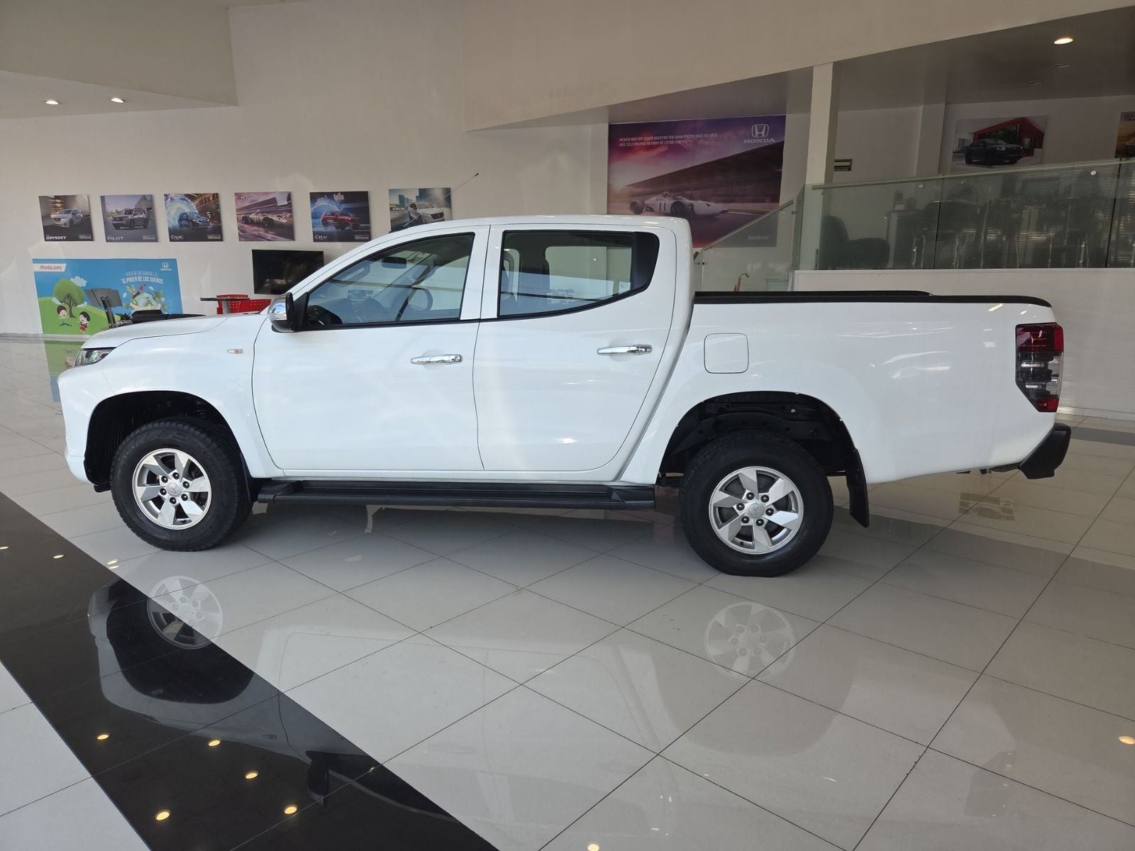 2021 Mitsubishi L200 2.4 Glx Cabina Doble 4x2 Mt