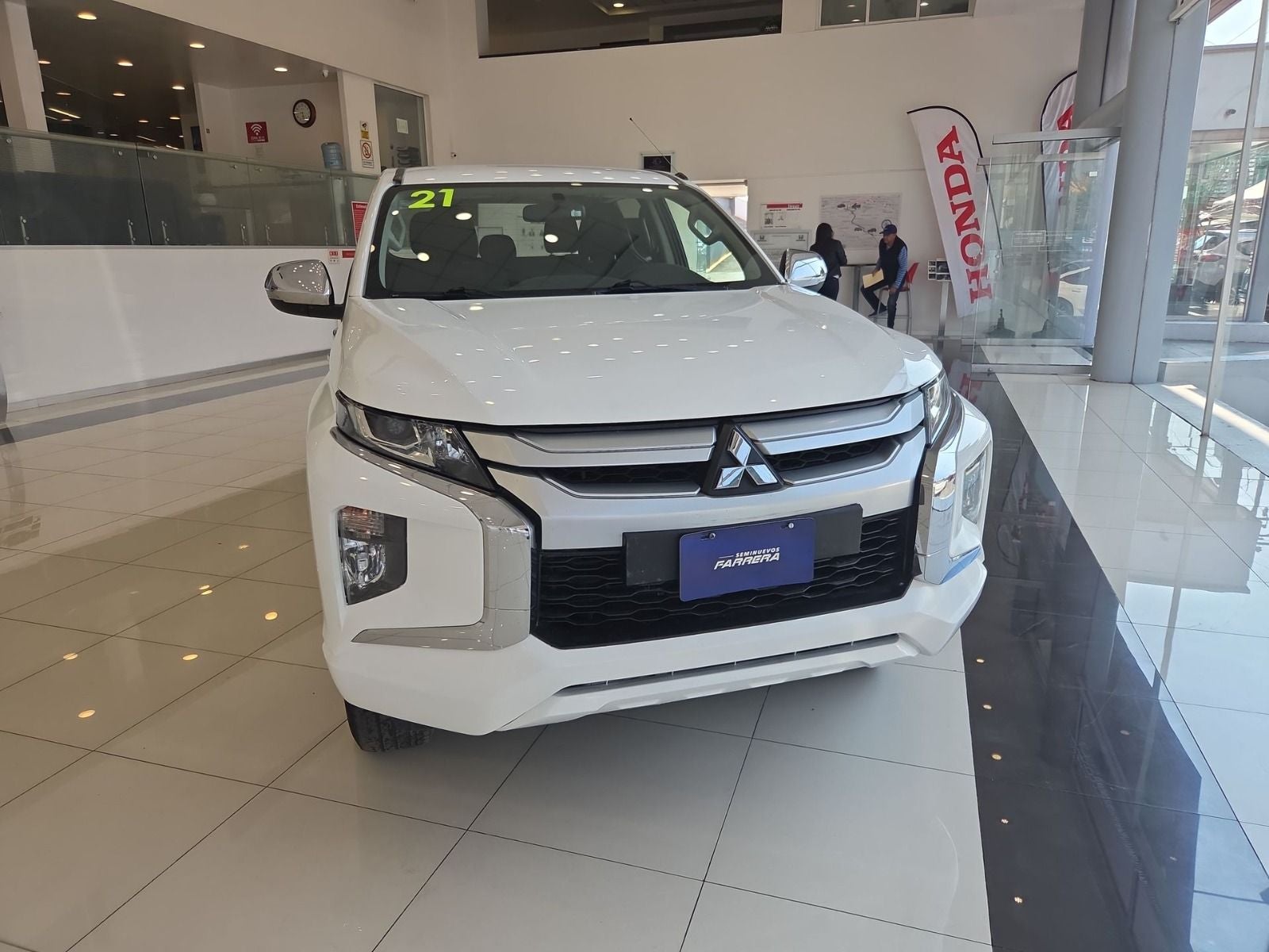 2021 Mitsubishi L200 2.4 Glx Cabina Doble 4x2 Mt