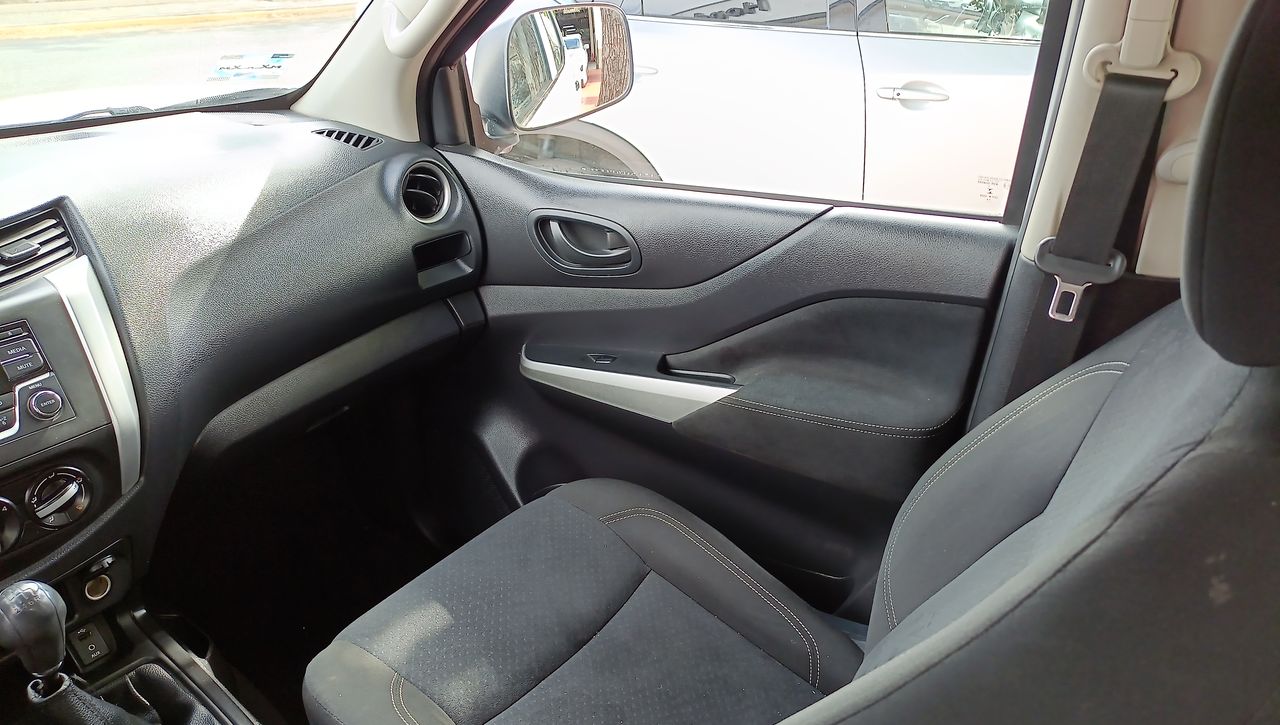 2020 Nissan NP300 Doble Cabina 2.5 SE Paq Seguridad Mt