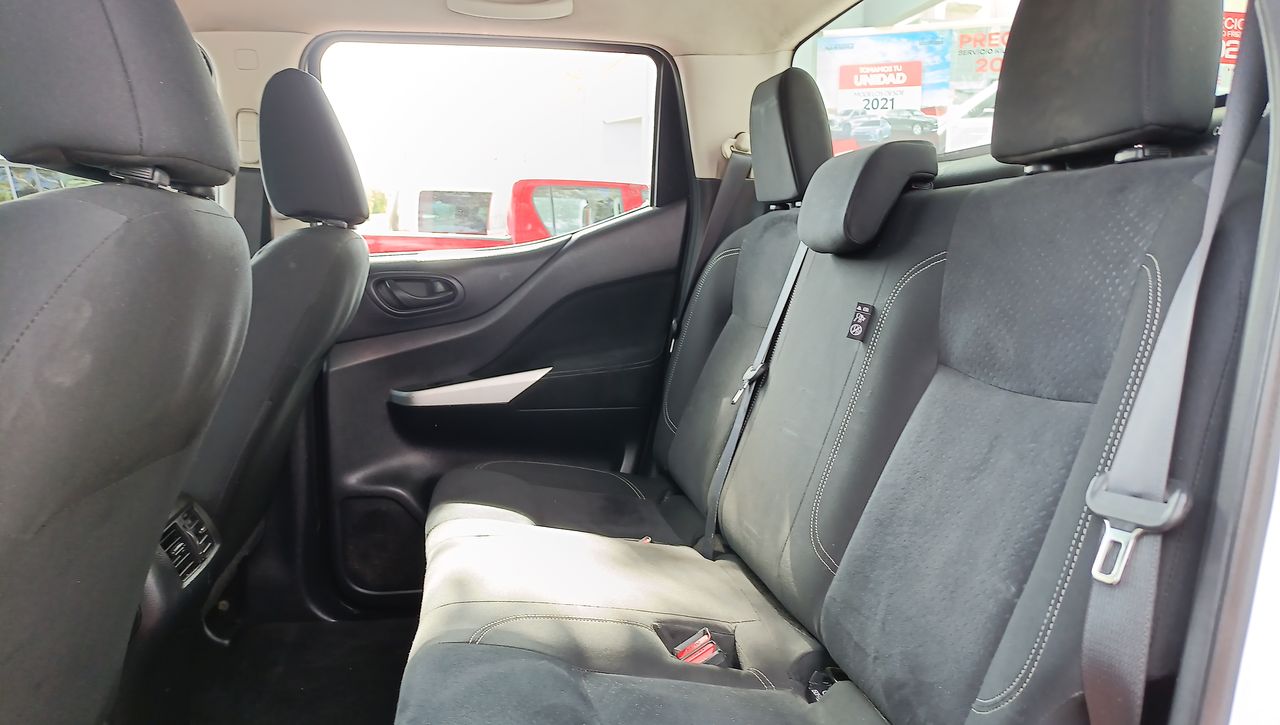 2020 Nissan NP300 Doble Cabina 2.5 SE Paq Seguridad Mt