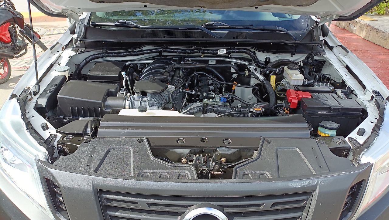 2020 Nissan NP300 Doble Cabina 2.5 SE Paq Seguridad Mt