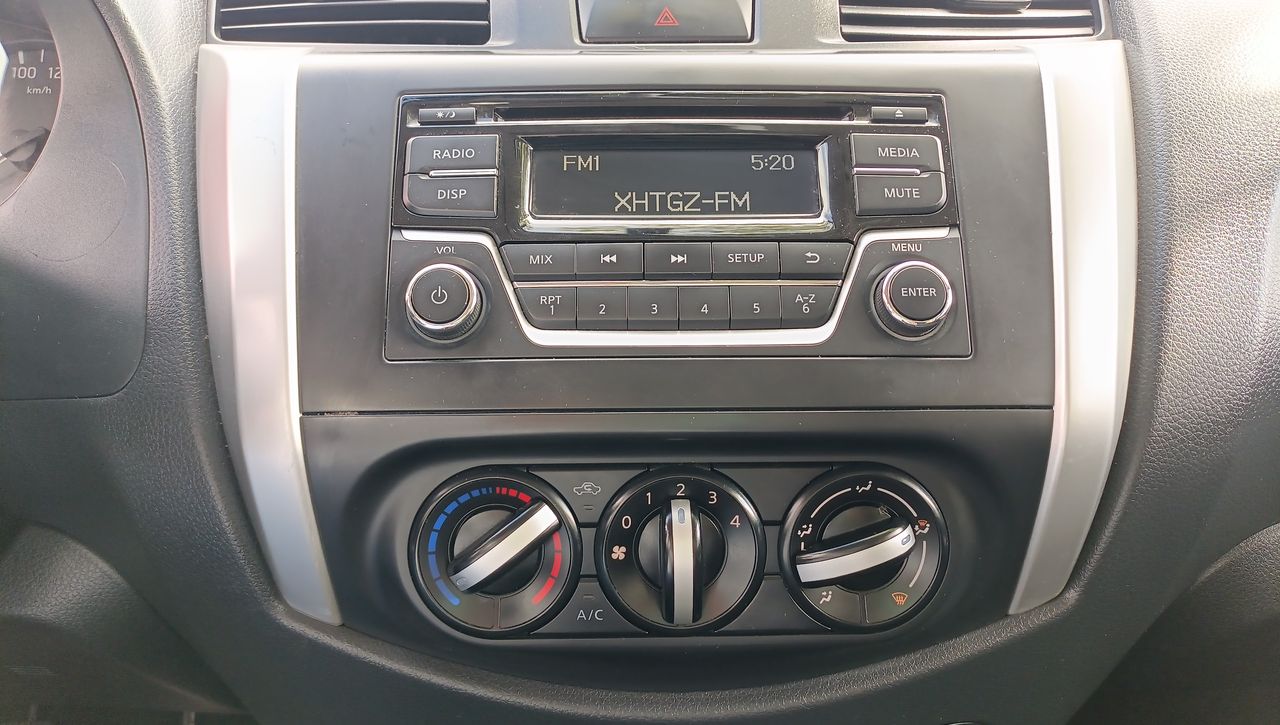 2020 Nissan NP300 Doble Cabina 2.5 SE Paq Seguridad Mt