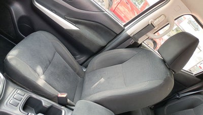 2020 Nissan NP300 Doble Cabina 2.5 SE Paq Seguridad Mt