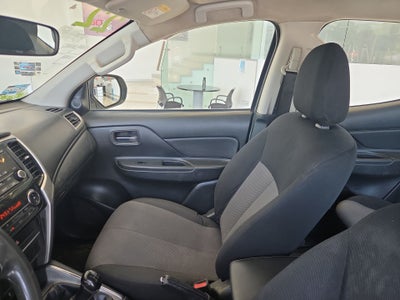 2022 Mitsubishi L200 2.4 GLX 4x2 Mt