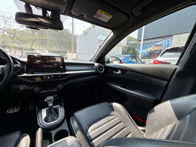2022 Kia Forte 2.0 GT Line 4p At