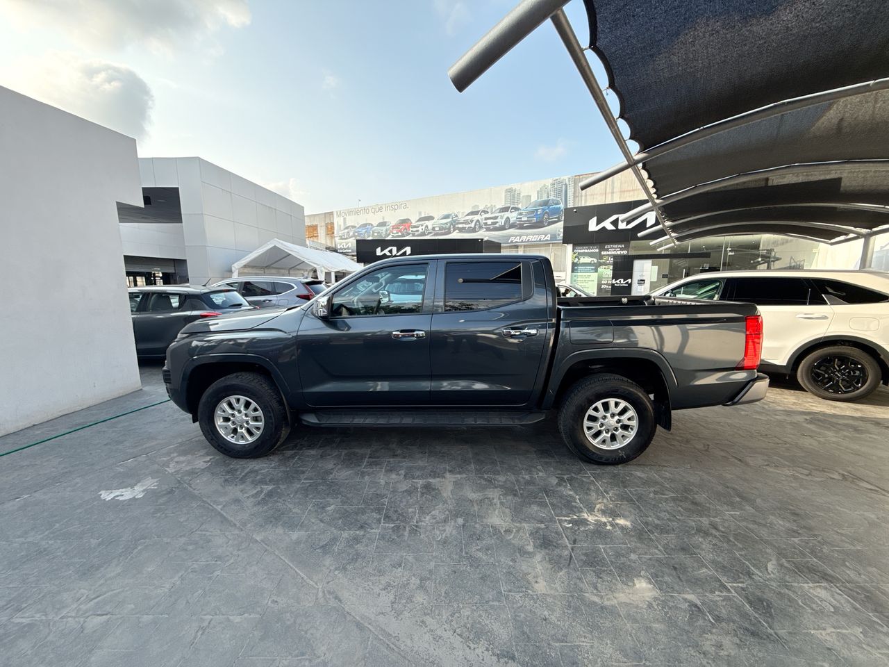 2025 Mitsubishi L200 2.4 Glx Cabina Doble 4x2 Mt
