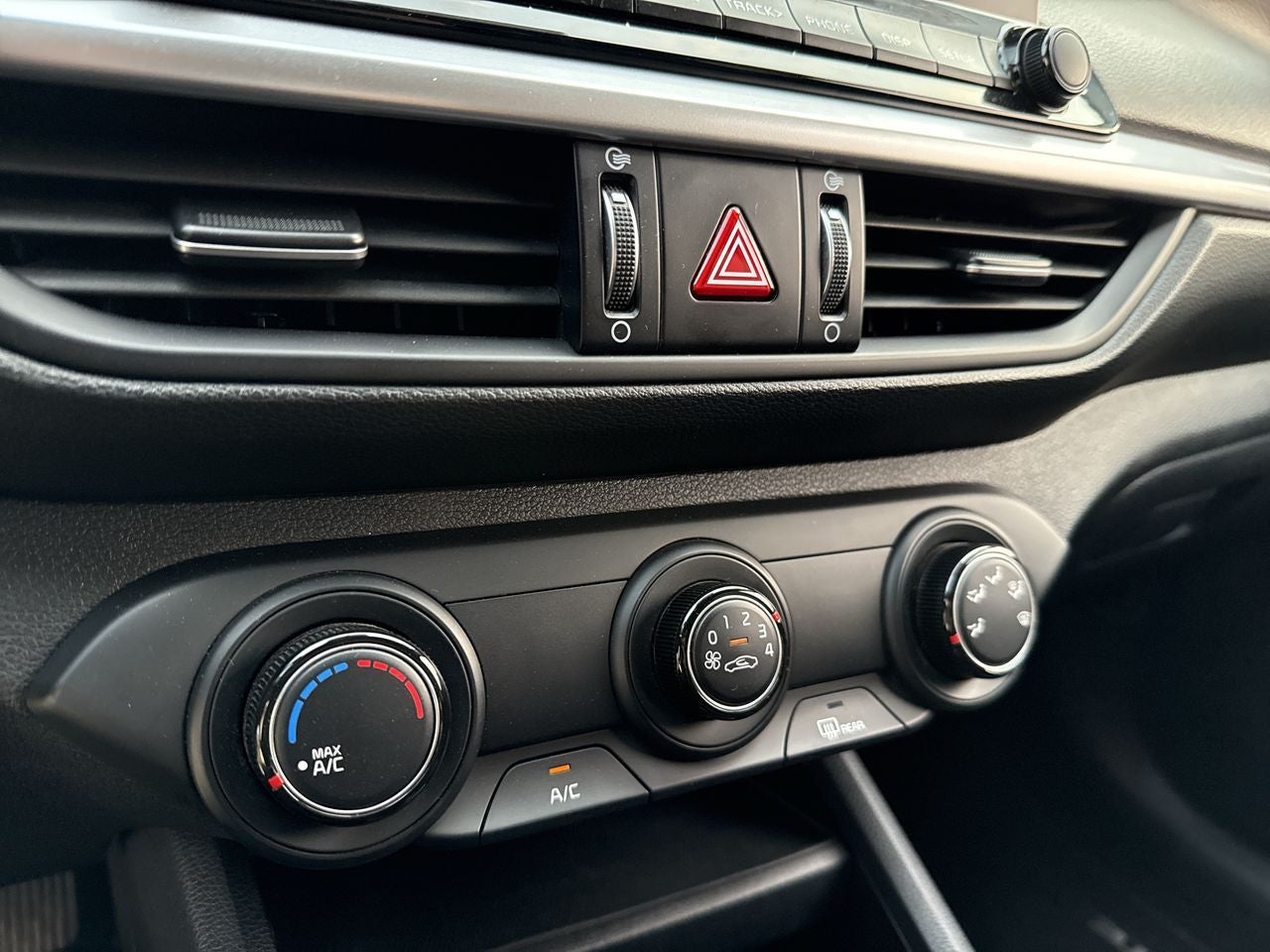 2024 Kia Forte 2.0 Lx Sedan At