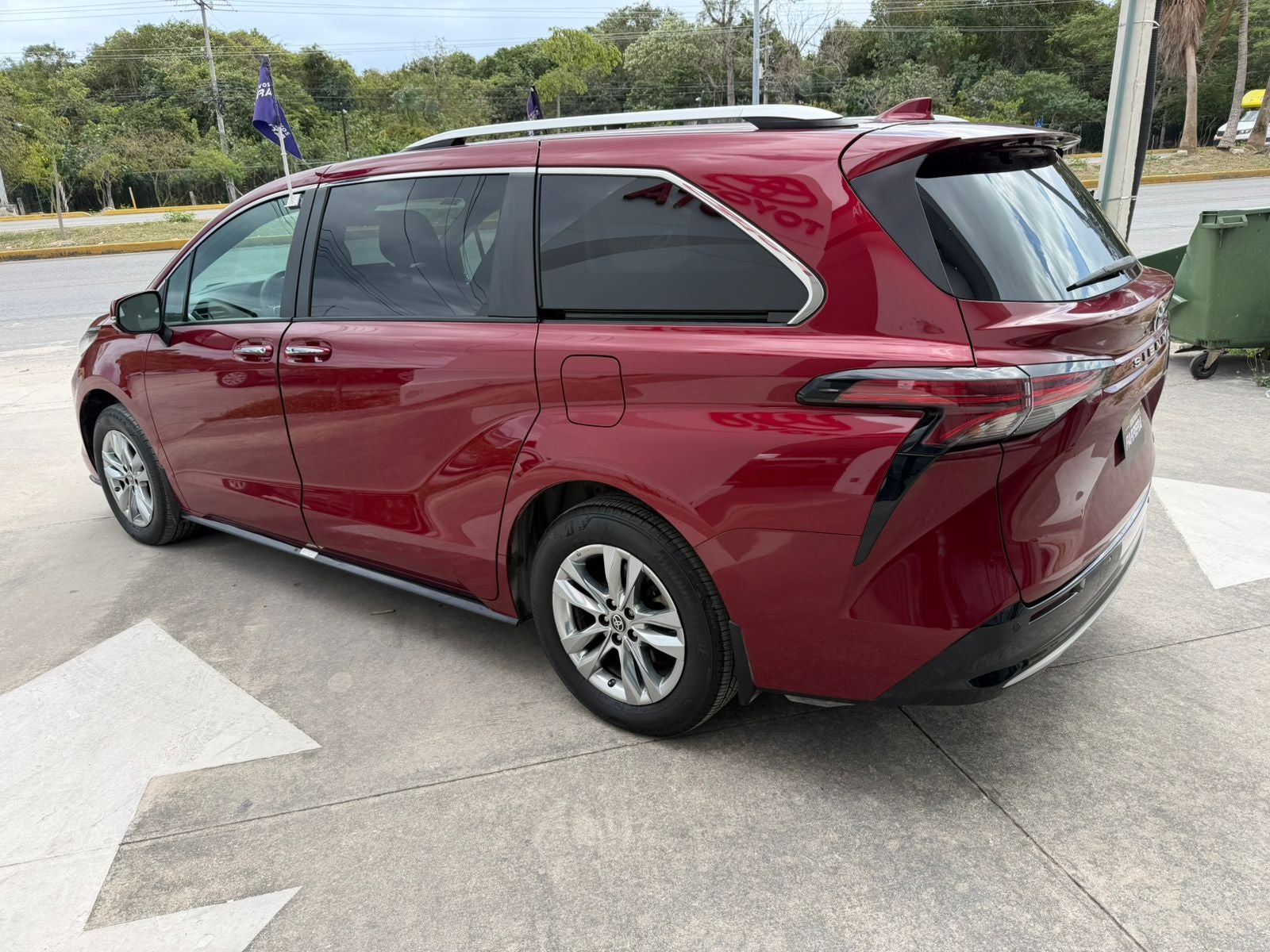 2024 Toyota Sienna 2.5 Platinum Hev At