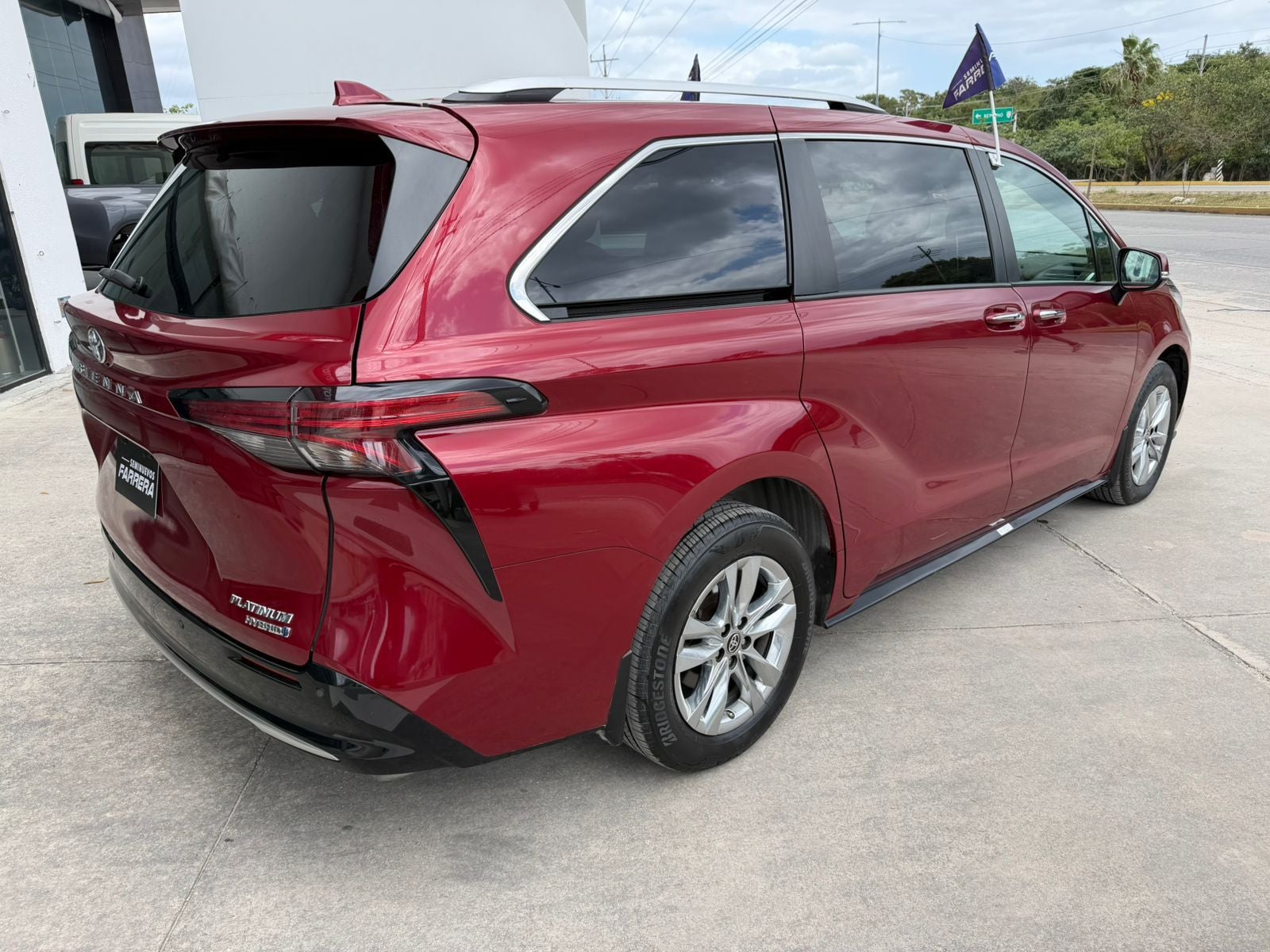 2024 Toyota Sienna 2.5 Platinum Hev At