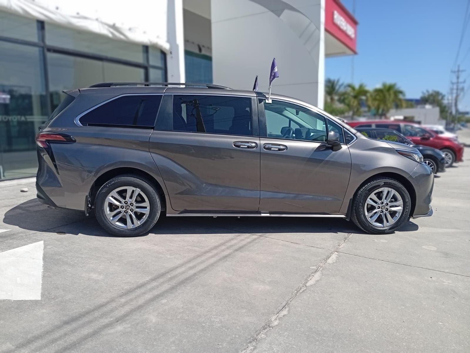 2022 Toyota Sienna 2.5 Xle Piel Hibrido At