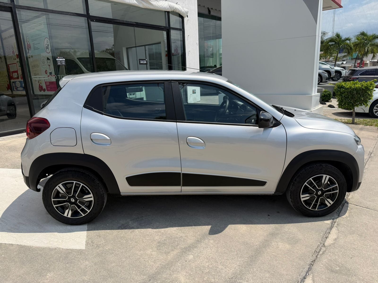 2024 Renault Kwid 1.0 Iconic Mt