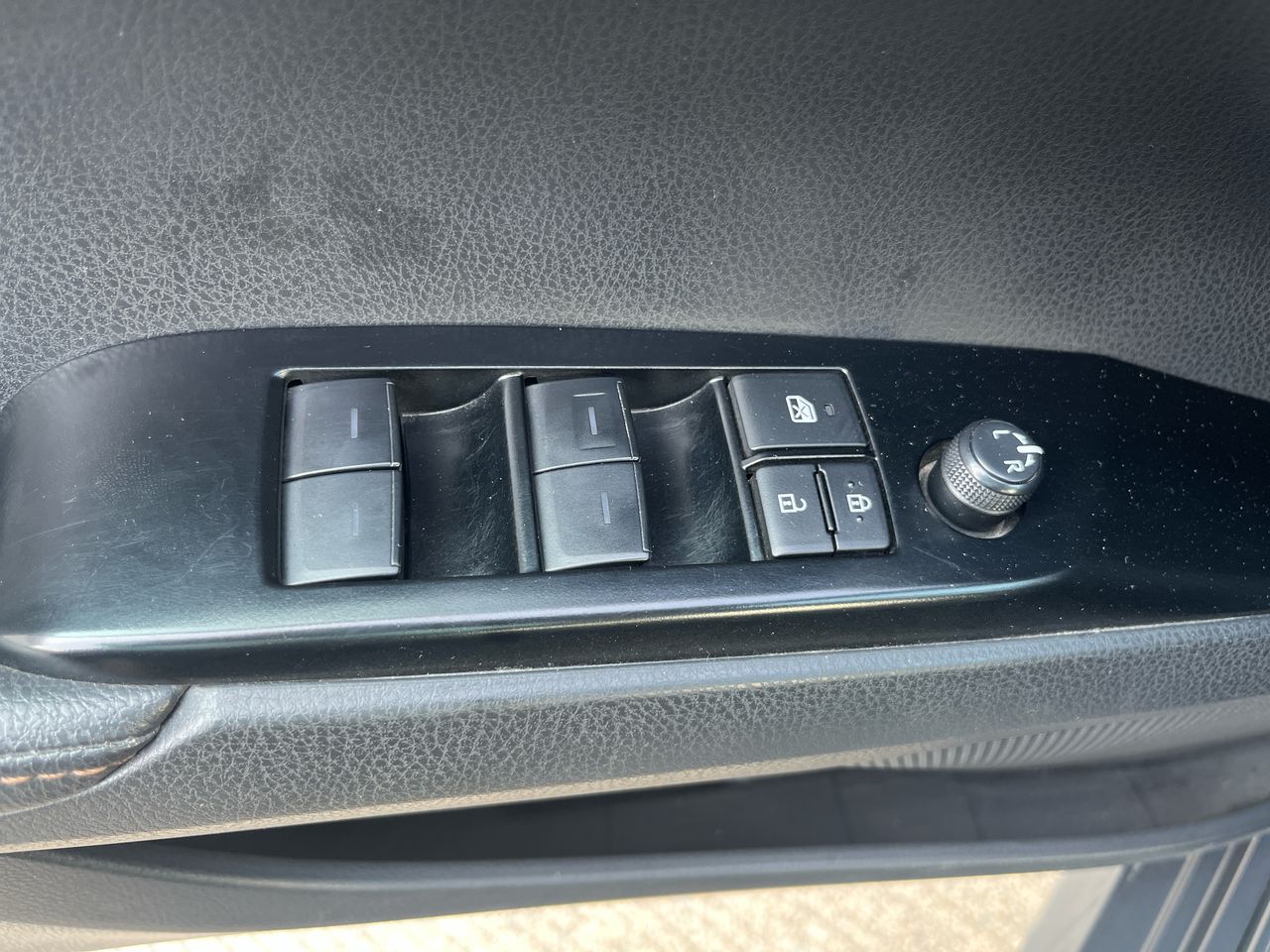 2025 Toyota Camry 2.5 Xle Hev At