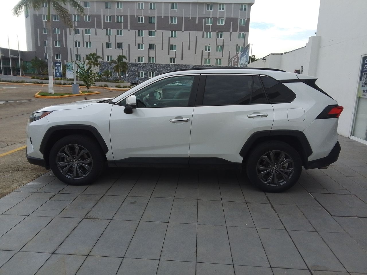 2023 Toyota RAV4 2.5 Limited Hybrid At