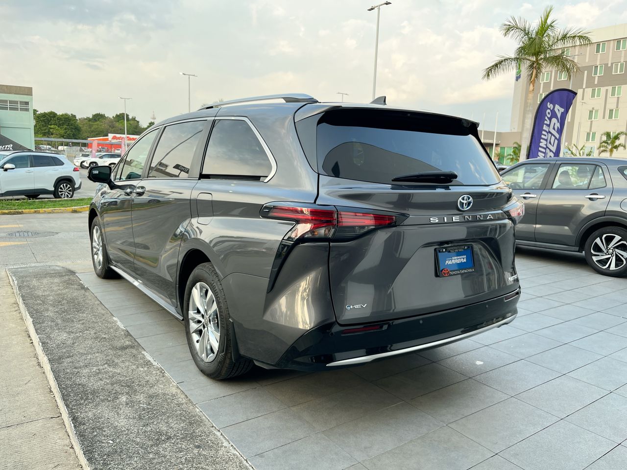 2025 Toyota Sienna 2.5 Platinum Hev At