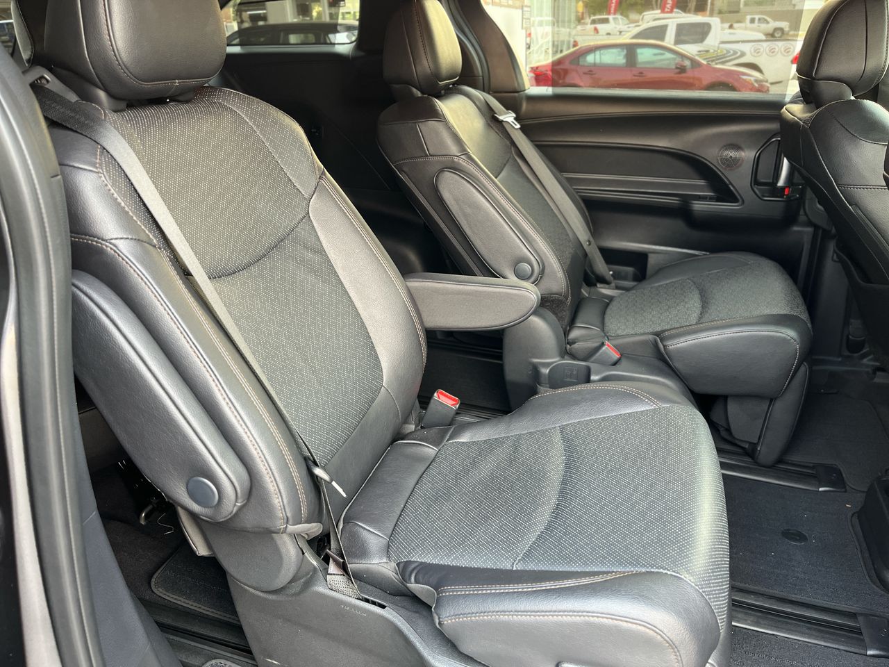 2025 Toyota Sienna 2.5 Platinum Hev At