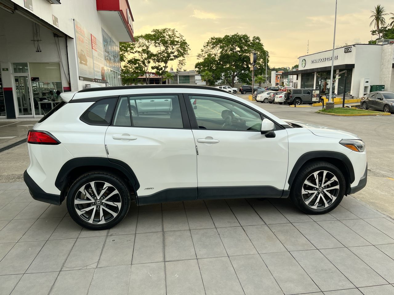 2024 Toyota Corolla Cross 2.0 Le HEV At