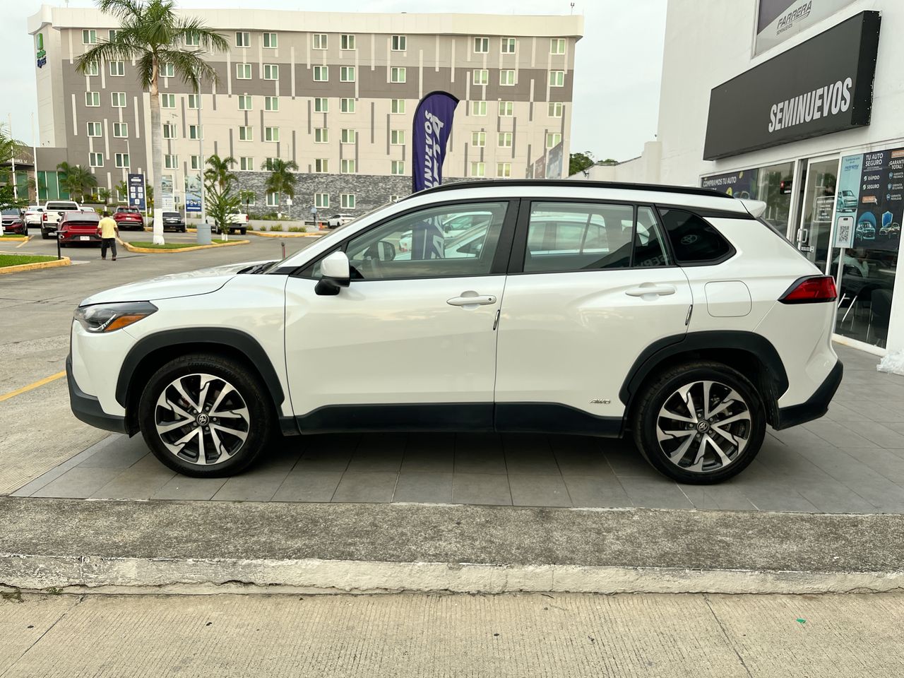 2024 Toyota Corolla Cross 2.0 Le HEV At