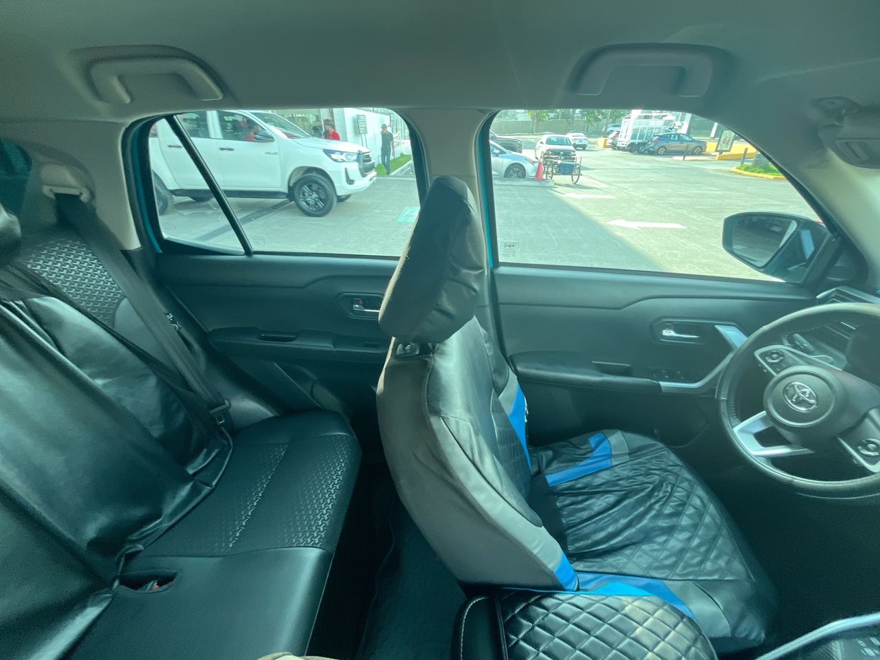 2024 Toyota Raize 1.0 Xle Bitono Cvt At